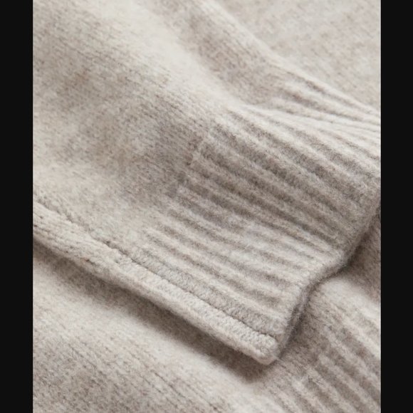 H&M Oversized Turtleneck Sweater Beige - Picture 3 of 6